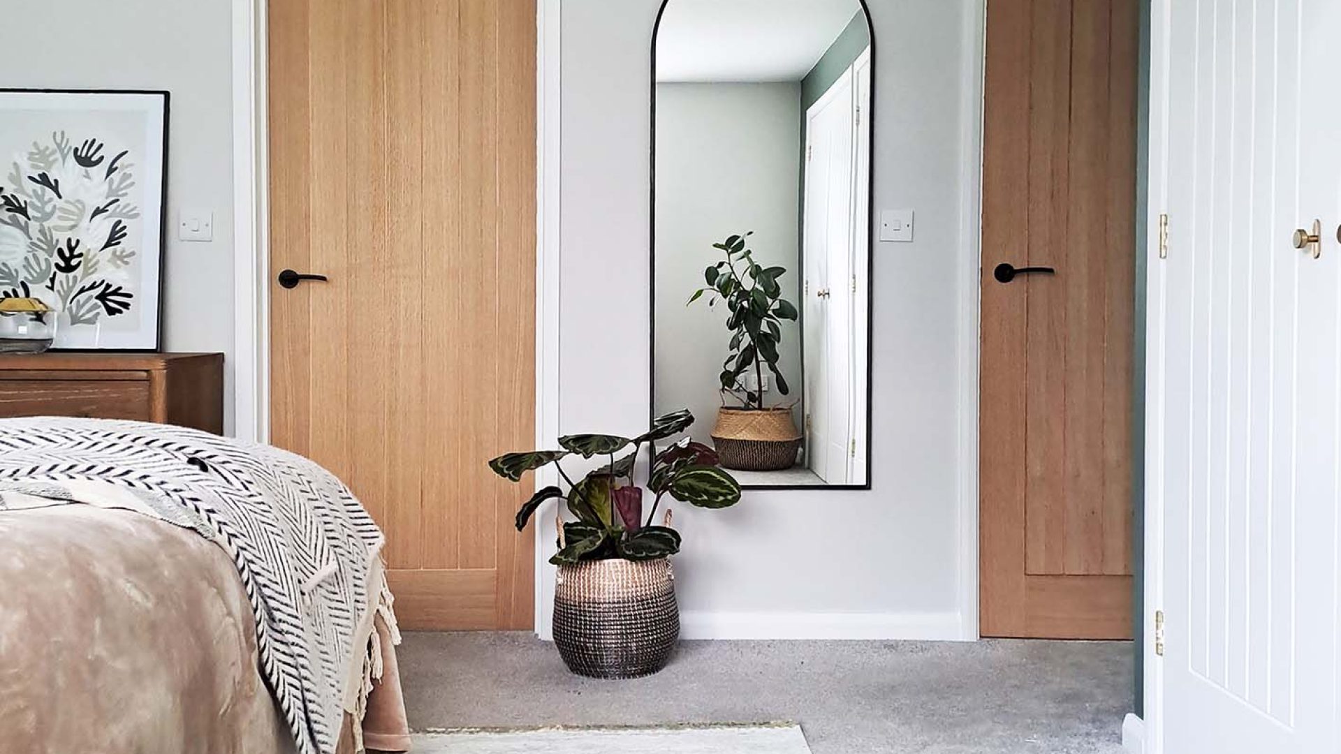 basingstoke bedroom mirror shot